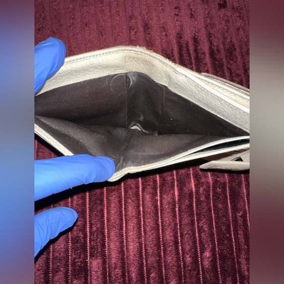 Gucci Eclipse GG Canvas Ivory Compact Wallet - Picture 4 of 13